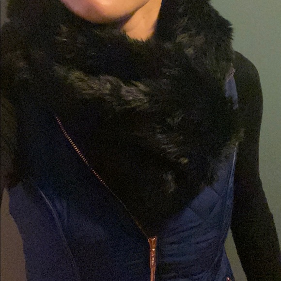 Luxe Faux fur pull through scarf - Picture 5 of 7